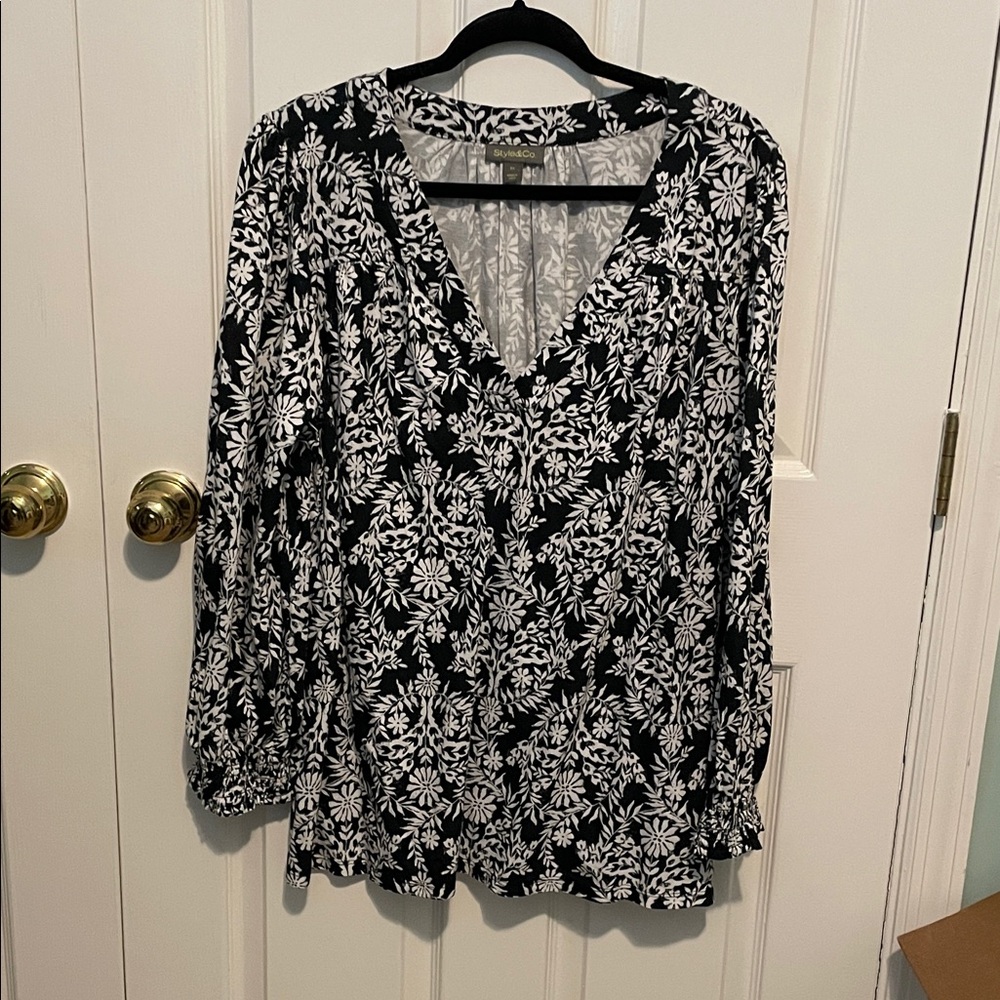 Style & Co. Monochrome Floral V-Neck Blouse